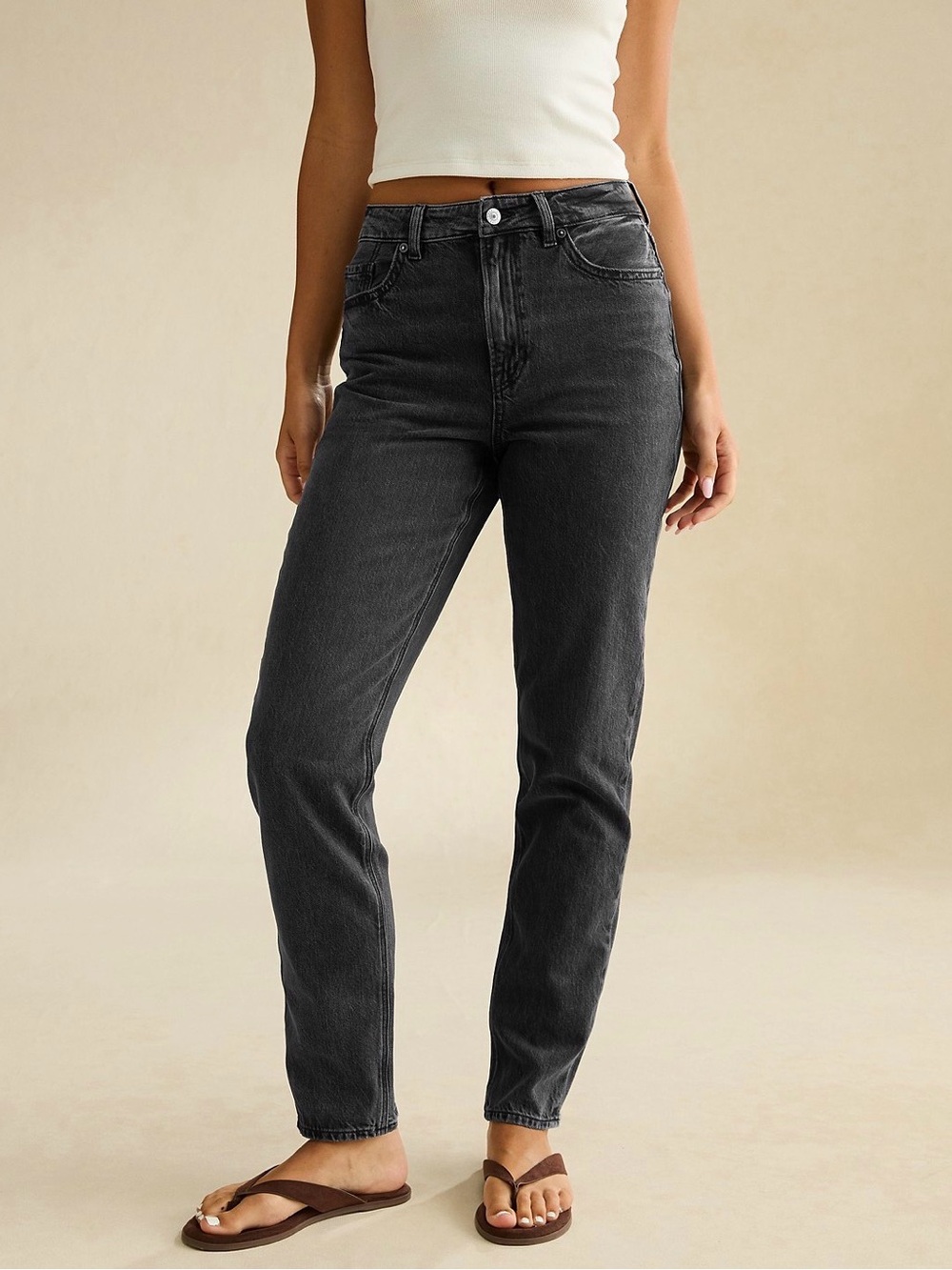 NWT American Eagle Super High-Rise Strigid Mom Jeans - Black 6R
